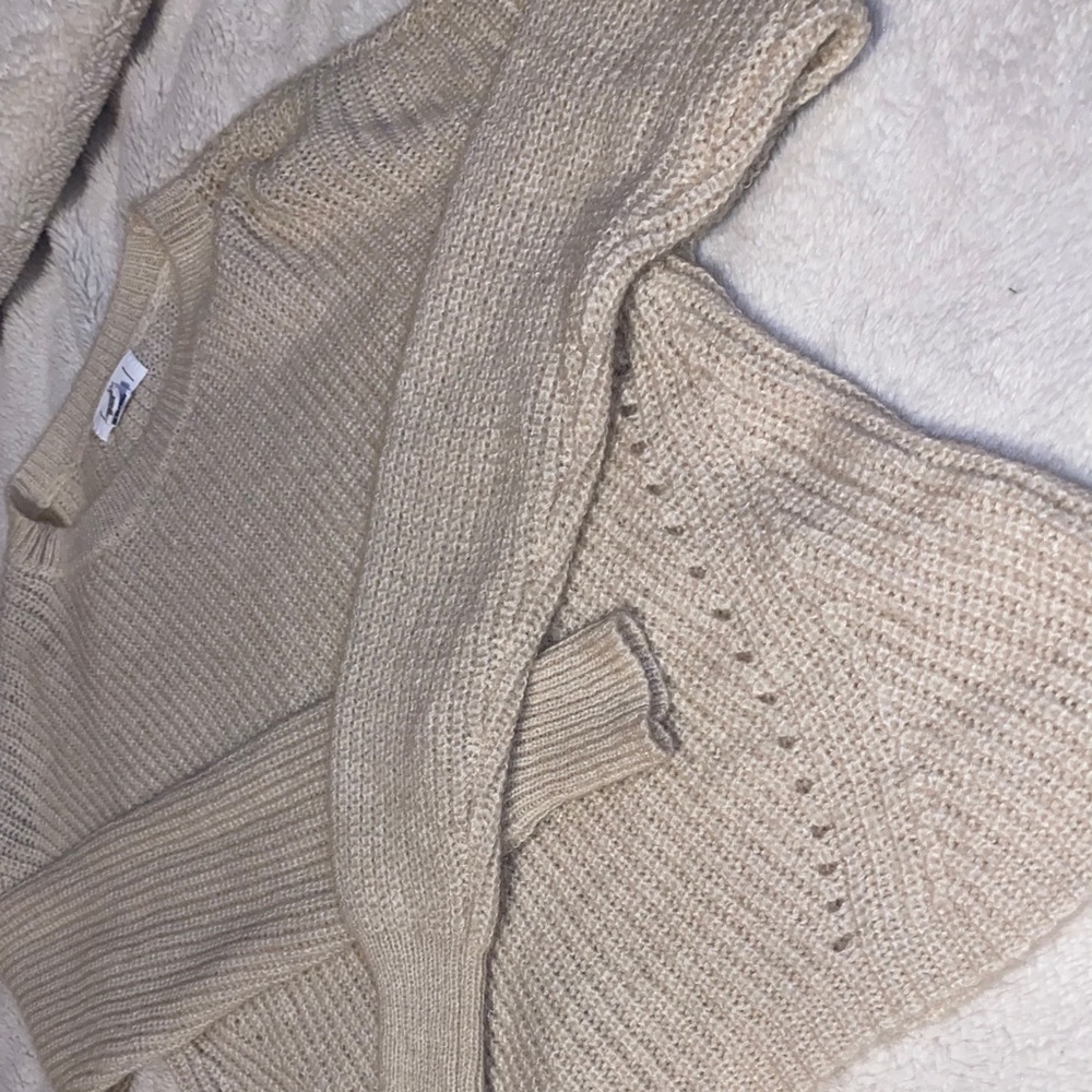 Ivy and main cream sweater ❤️